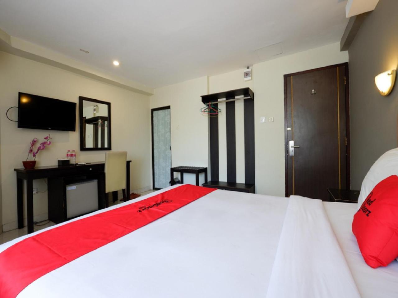 Reddoorz Plus @ Singosari Raya Semarang Buitenkant foto